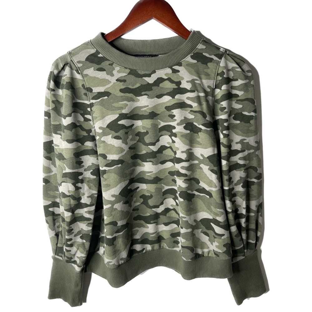 BANANA REPUBLIC GREEN CAMO SWEATER B10